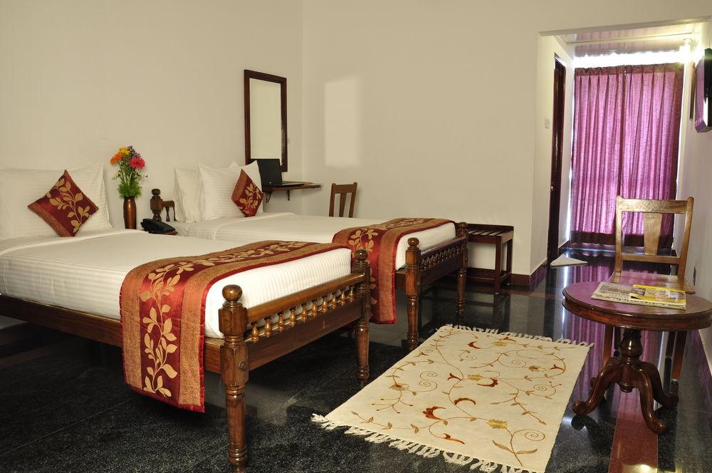 Hotel Bonsejour Пондичери Екстериор снимка