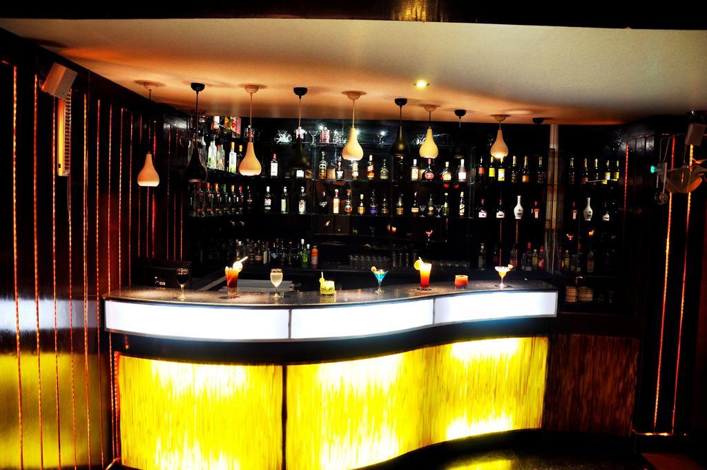 Hotel Bonsejour Пондичери Екстериор снимка