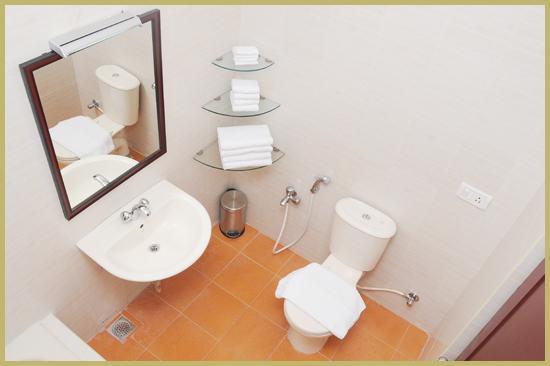 Hotel Bonsejour Пондичери Екстериор снимка