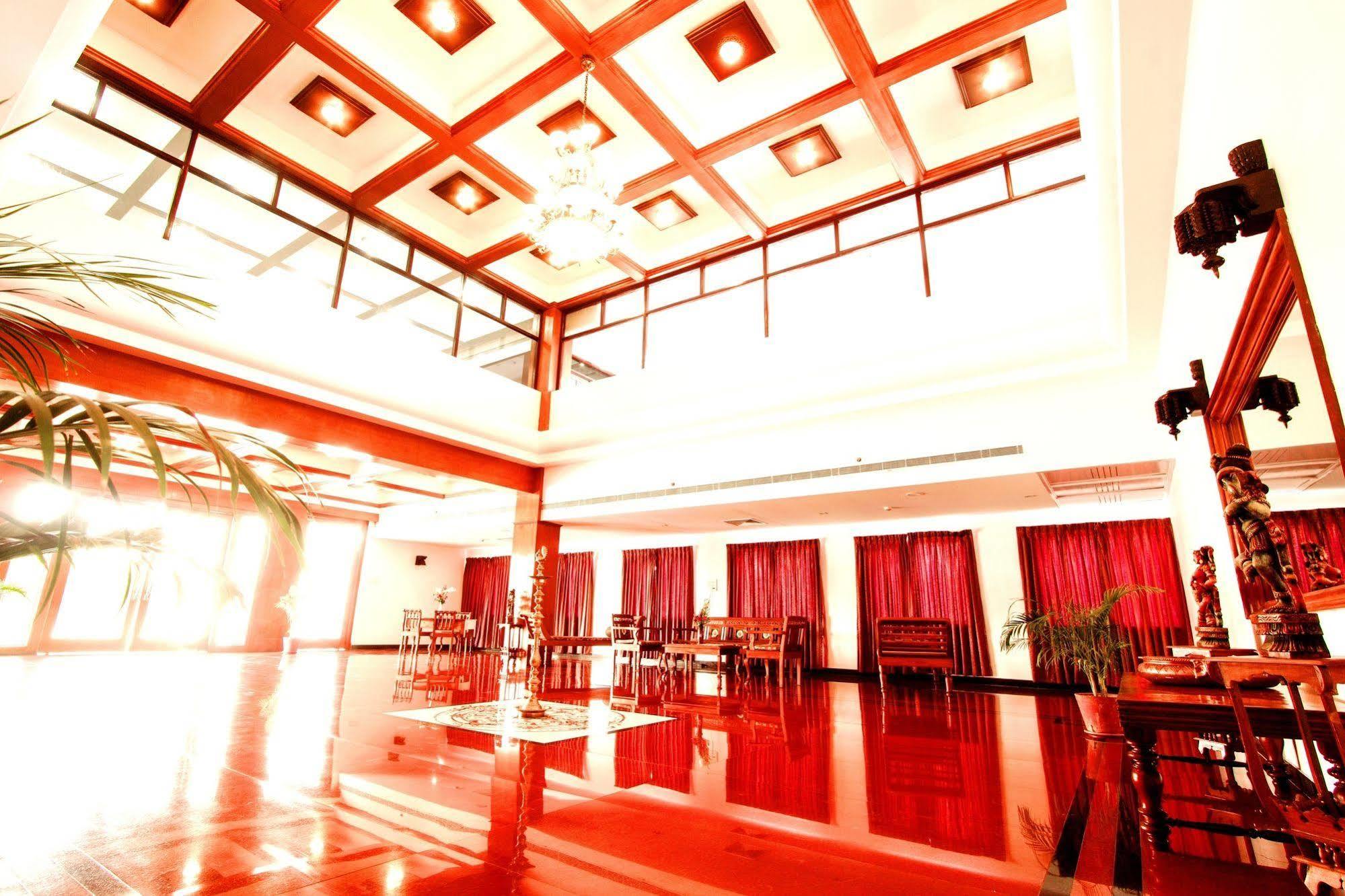 Hotel Bonsejour Пондичери Екстериор снимка