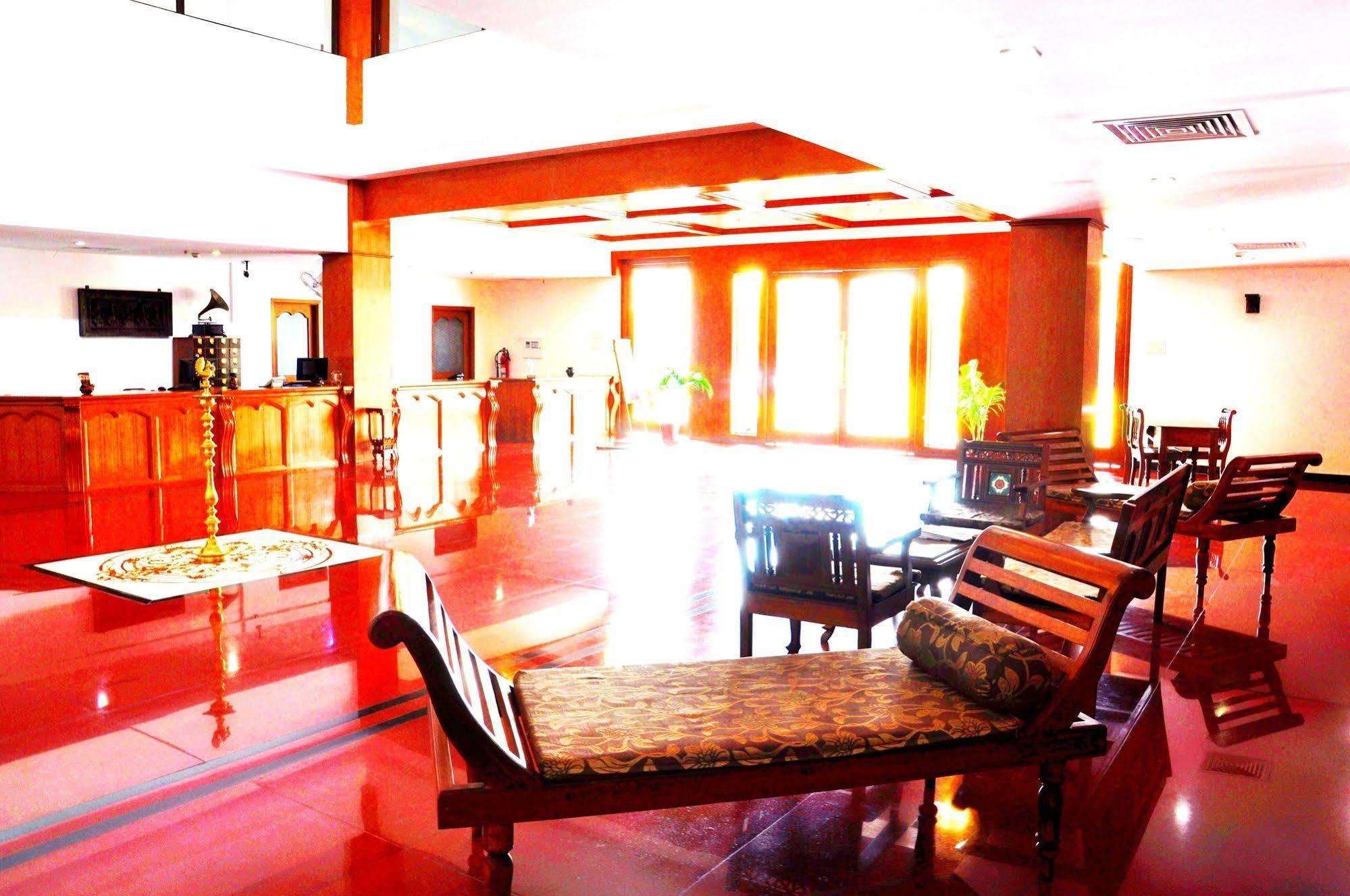 Hotel Bonsejour Пондичери Екстериор снимка