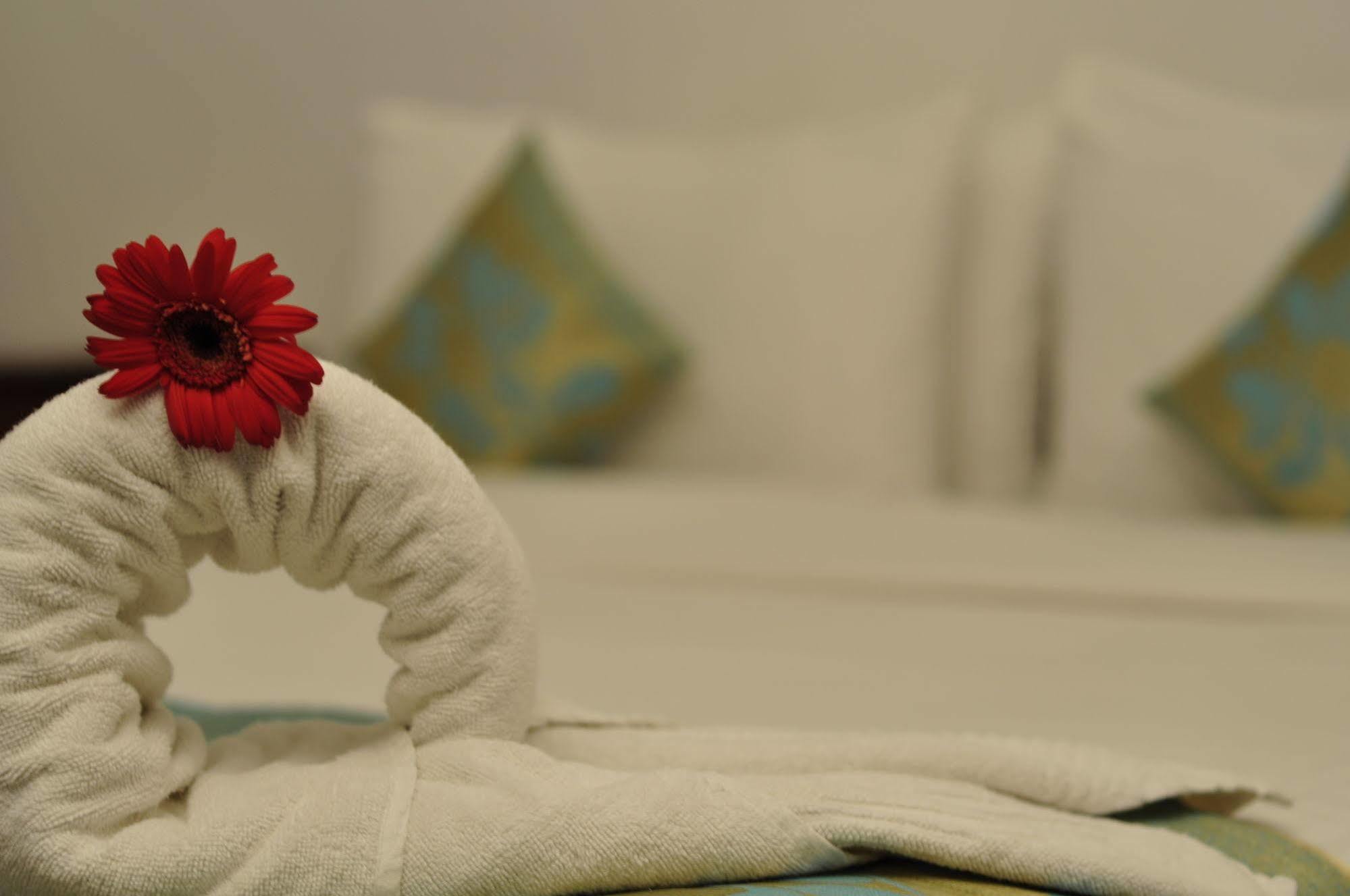 Hotel Bonsejour Пондичери Екстериор снимка