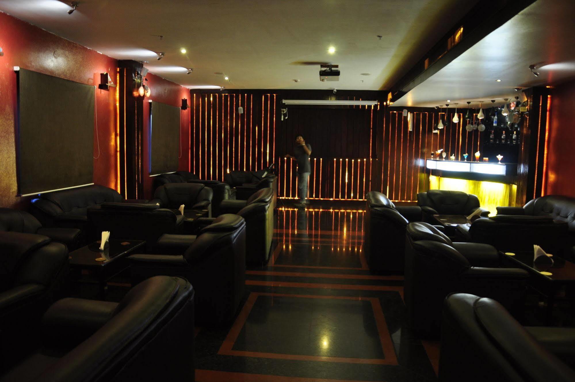 Hotel Bonsejour Пондичери Екстериор снимка