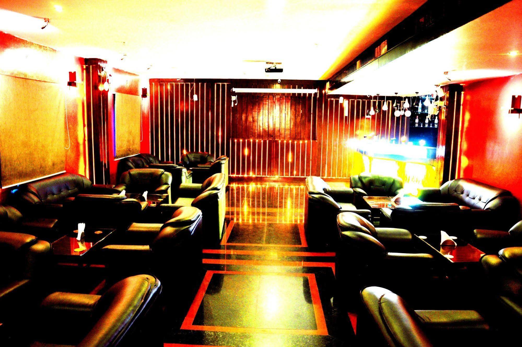 Hotel Bonsejour Пондичери Екстериор снимка